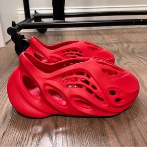 YEEZY FOAM RUNNERS RED (VERMILION)